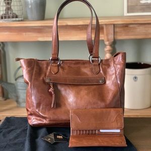 NWT beautiful Frye zip tote with matching wallet.